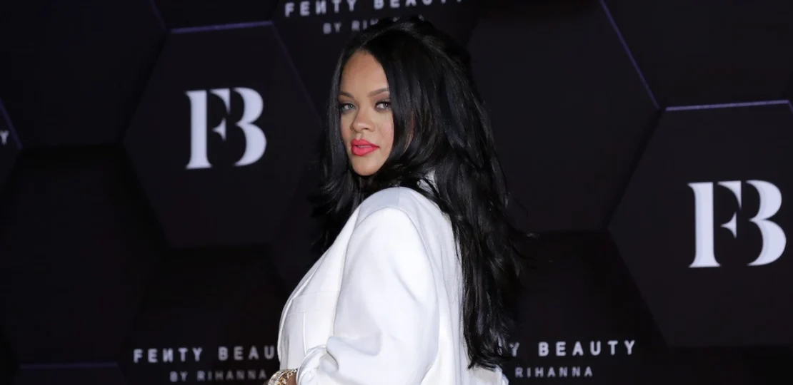 rihanna-attends-photocall-for-aufenty-beauty-au